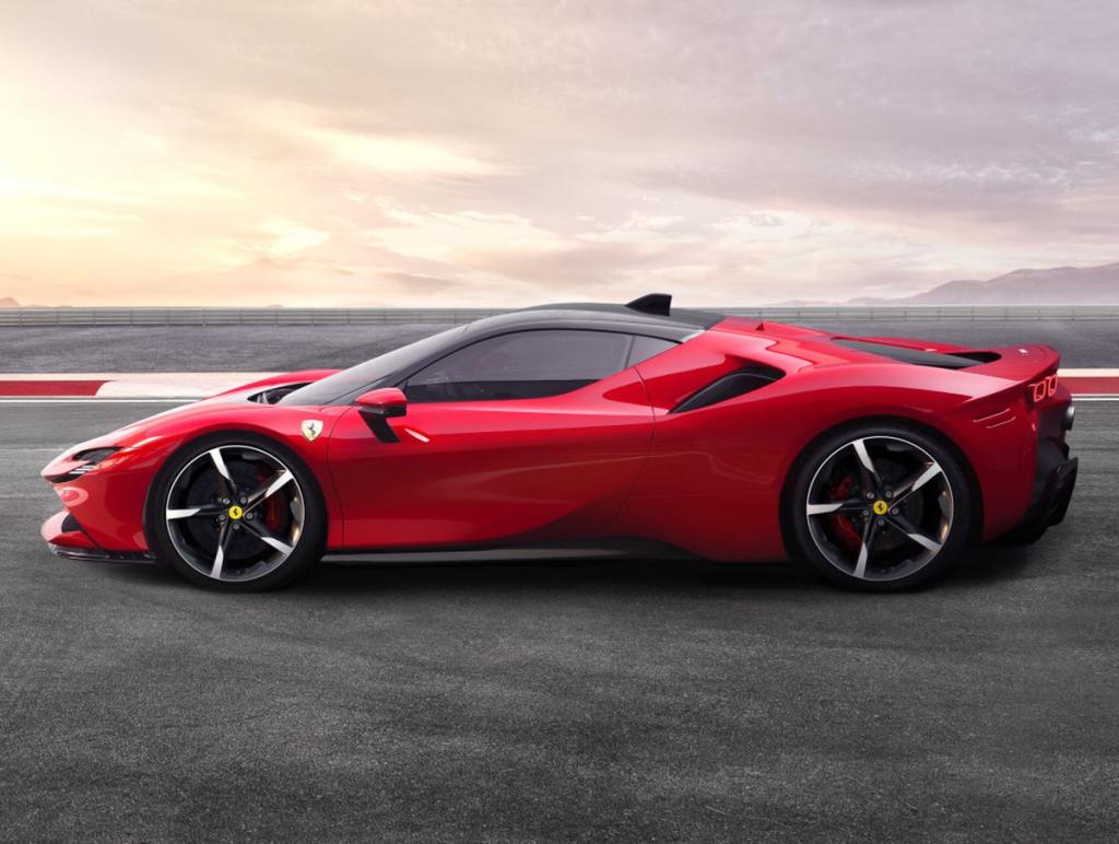 Ferrari dévoile un modèle hybride rechargeable - photo 12