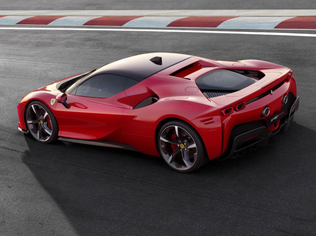 Ferrari dévoile un modèle hybride rechargeable - photo 10